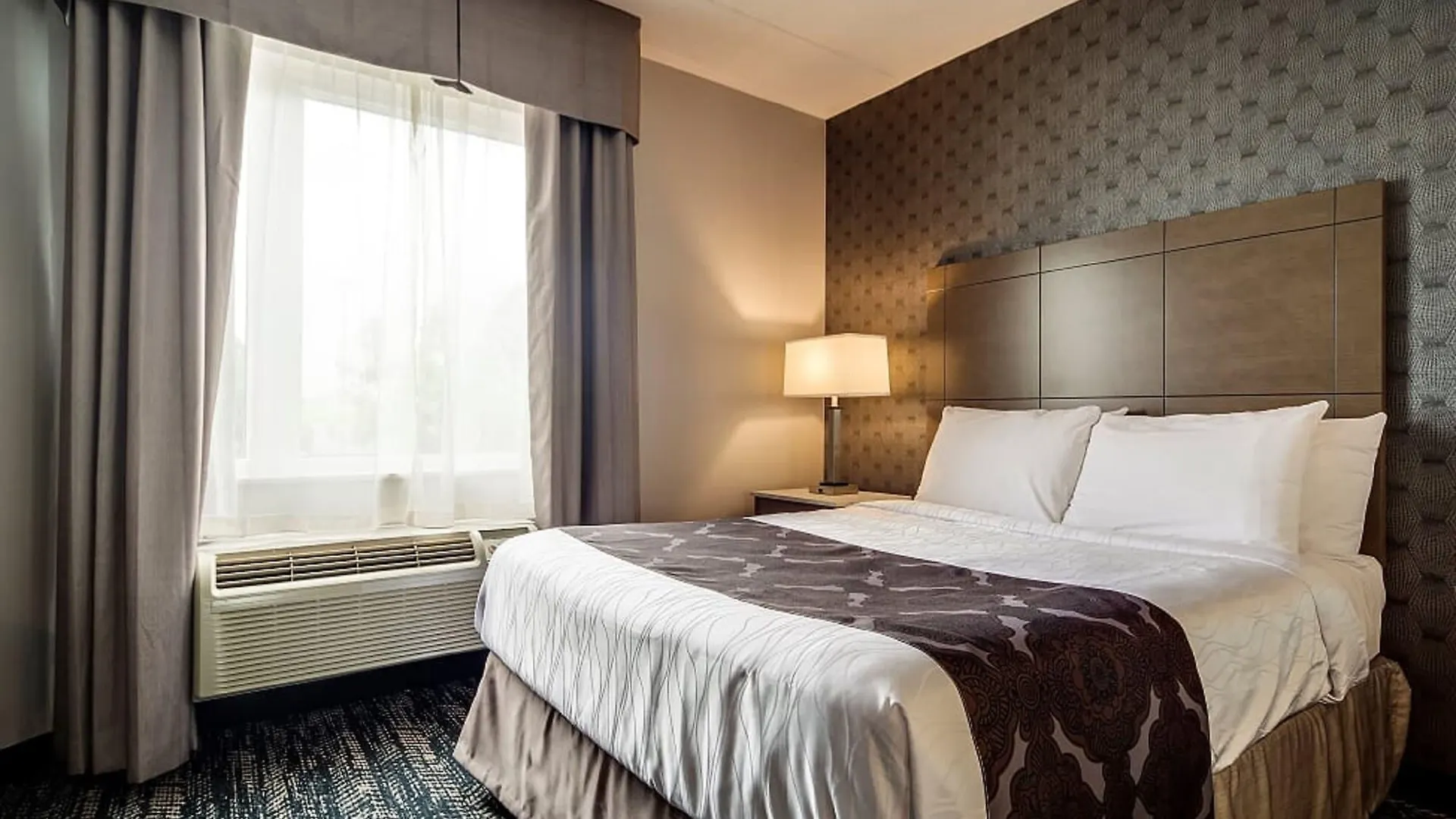 Monte Carlo Inn Brampton Hotel